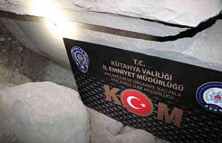 Kütahya’da Roma dönemine ait ağlama duvarı ve...