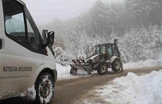 Kuyucak’ta kar yağışı etkili oldu
