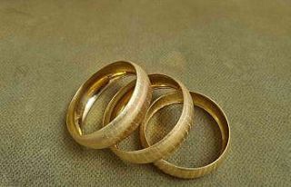 Kuyumcuya sahte bilezik satmak isterken yakalandı