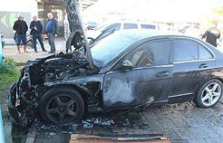 Lüks otomobil alev alev yandı