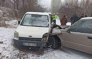 Malatya’da kar beraberinde kazaları getirdi