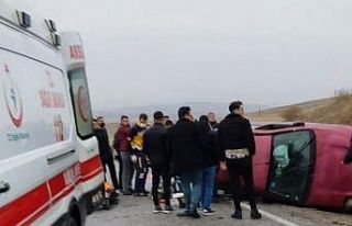 Malatya’da kontrolden çıkan araç yan yattı:...