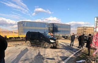 Malatya’da yük treni otomobile çarptı: 1 yaralı