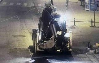 Maltepe’de iş makinesiyle 50 bin lira tutarında...