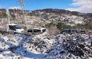 Manavgat’ta araçlar yolda mahsur kaldı