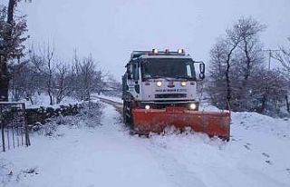 Manisa’da karla mücadele aralıksız sürüyor