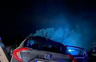 Manisa’da otomobil elektrik direğine çarptı:...