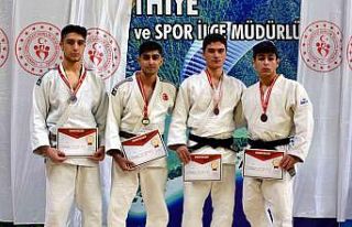 Manisalı judoculardan madalya yağmuru