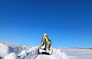 Mardin’de ekipler 3 metre kalınlığındaki karlı...