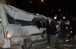 Mardin’de iki servis aracı zincirleme kazaya karıştı:...