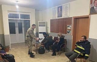 Mardin’de jandarma vatandaşların yanında