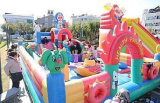 Marmaris Belediyesi’nden çocuklara karne hediyesi