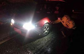 Marmaris’te bölge trafik ekipleri yolda kalan sürücülere...