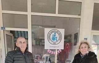 Mavi kapaklar tekerlekli sandalyeye dönüştü