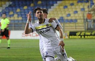 Menemenspor’un gol yükünü Ahmet Sagat çekiyor