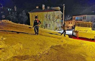 Menteşe’de kar mesaisi gece de devam etti