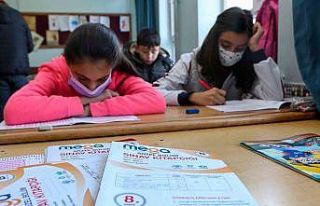 Meram’da 8. Sınıf öğrencileri MEGA sınavında...