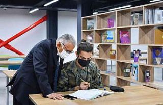 Merkez Halk Kütüphanesi 00.00’a kadar açık