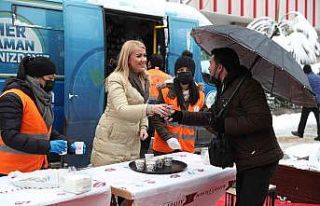 Merkezefendi’de soğuk havada çorba ikramı