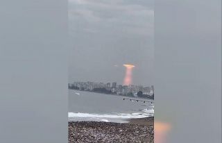 Mersin’de bulutların arasından yansıyan gün...