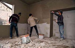 Mersin’de ihtiyaç sahiplerinin evleri tadilattan...