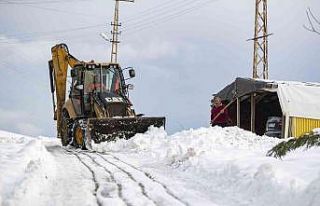 Mersin’de karla mücadele çalışmaları sürüyor