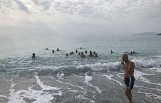Mersin’de yılın ilk günü denize girme etkinliği...