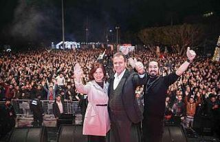 Mersinliler 2022’yi ’sokak partisi’ ile karşıladı