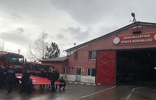 Meslektaşları itfaiye erleri için dua etti