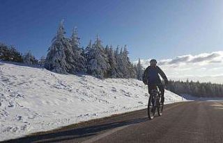 Millî bisikletçi kardeşler zorlu hava koşullarında...