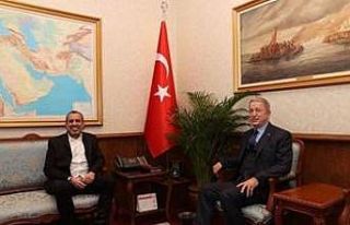 Milli Savunma Bakanı Akar sanatçı Haluk Levent...