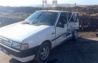 Minibüs ile otomobil çarpıştı: 3 yaralı