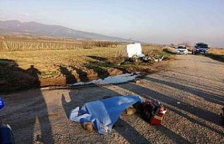 Minibüs sepetli motosikletle çarpıştı: 1 ölü