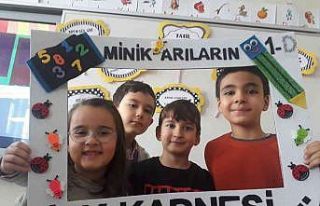 Minik 1’lerin ilk karne sevinci
