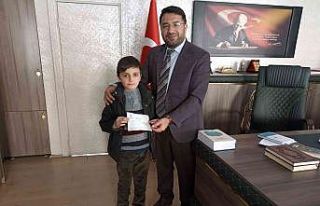 Minik Berşan’dan örnek davranış