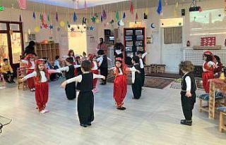Minik öğrenciler gelenek ve görenekleri yaşayarak...