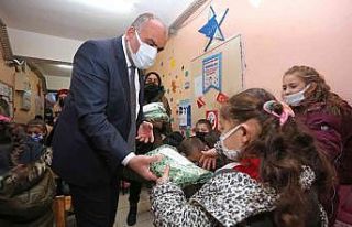 Minik yürekleri ısıtan hediye