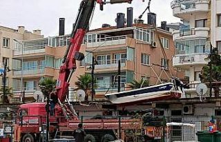 Mudanya’da limandaki tekneler battı
