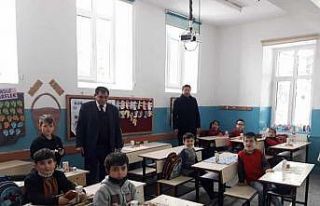 Muhtardan öğrencilere tatil öncesi kahvaltı