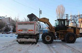 Muradiye’de kar temizleme çalışması