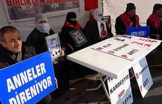 Muş’ta annelerin dondurucu soğuktaki evlat nöbeti...