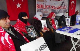 Muş’ta annelerin ‘evlat nöbeti’ sürüyor