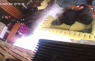 Muş’ta kafede oturan müşteriler çatıdan düşen...