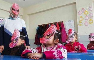 Muş’ta öğrenciler okuma yazmayı eğlenerek öğreniyor