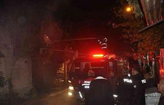 Müstakil ev yangında tamamen kül oldu