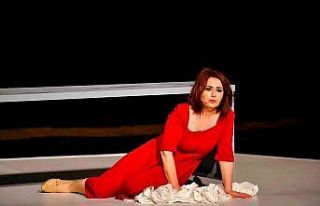 Nazan Kesal: “Bir yerlerden çok güzel ışıklar...