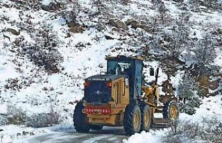 Nazilli’nin yüksek kesimlerinde yollar karla kaplandı