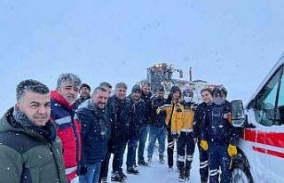 Nevşehir’de ambulans kara saplandı