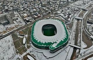 Nilüfer deresi buz tuttu, Timsah Stadyumu ise beyaz...