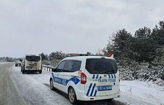 Öğrenci servisi bariyerlere çarptı: 6 yaralı